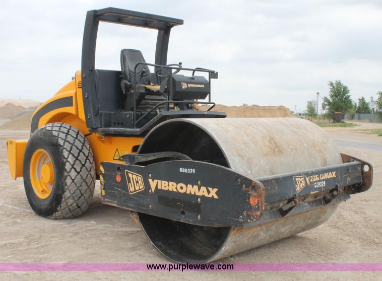 image for item G5733 JCB VM115 Vibromax roller