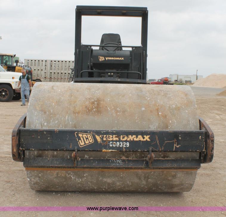 image for item G5733 JCB VM115 Vibromax roller