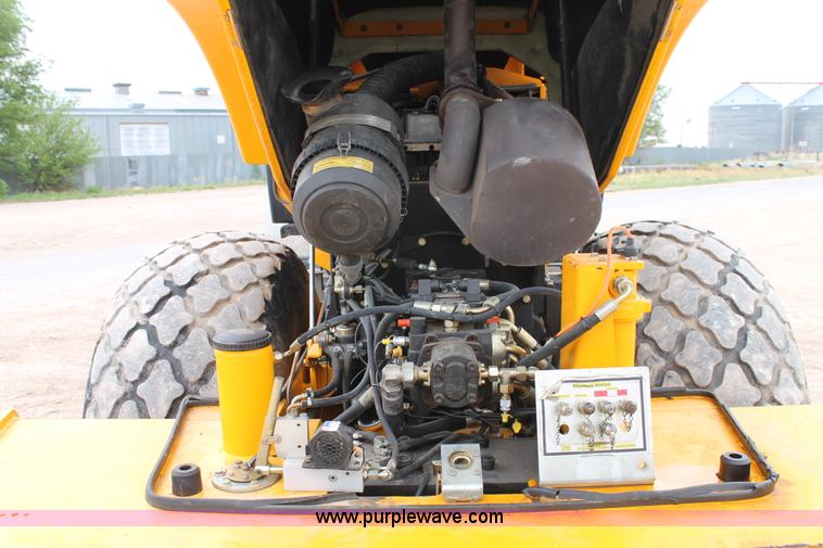 image for item G5733 JCB VM115 Vibromax roller