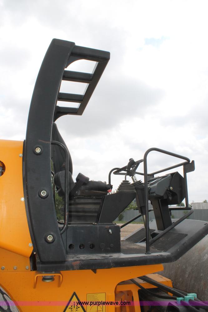 image for item G5733 JCB VM115 Vibromax roller