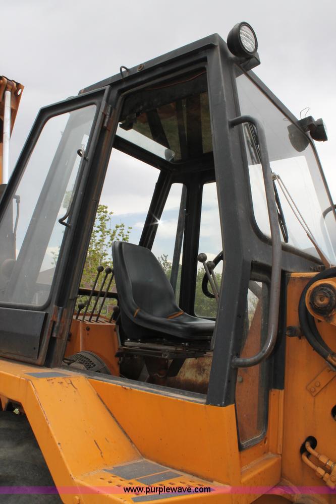 image for item G5736 1978 Case 680G backhoe