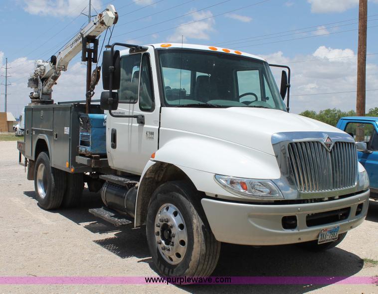 image for item G5737 2003 International DuraStar 4300 service truck