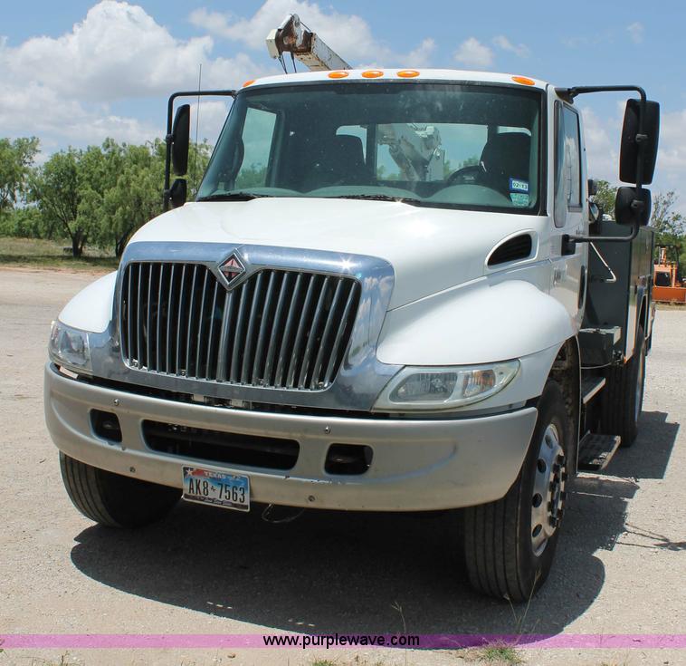 image for item G5737 2003 International DuraStar 4300 service truck