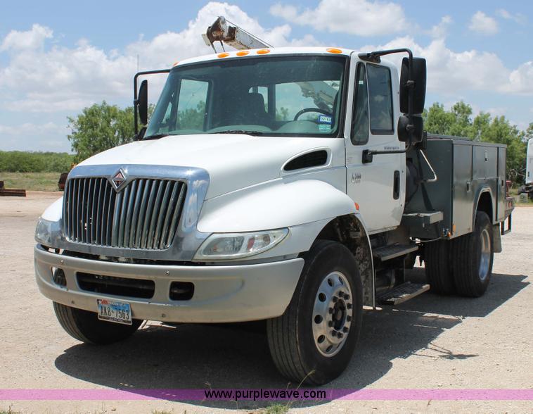 image for item G5737 2003 International DuraStar 4300 service truck