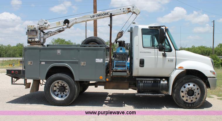 image for item G5737 2003 International DuraStar 4300 service truck