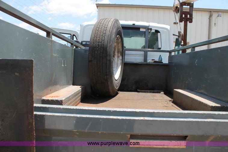 image for item G5737 2003 International DuraStar 4300 service truck