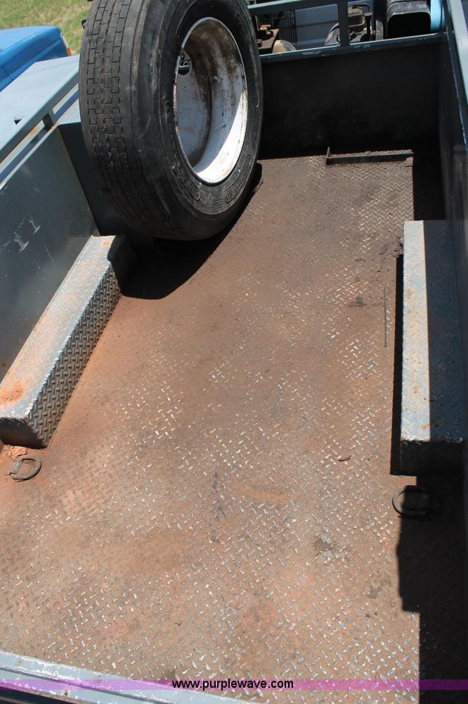 image for item G5737 2003 International DuraStar 4300 service truck