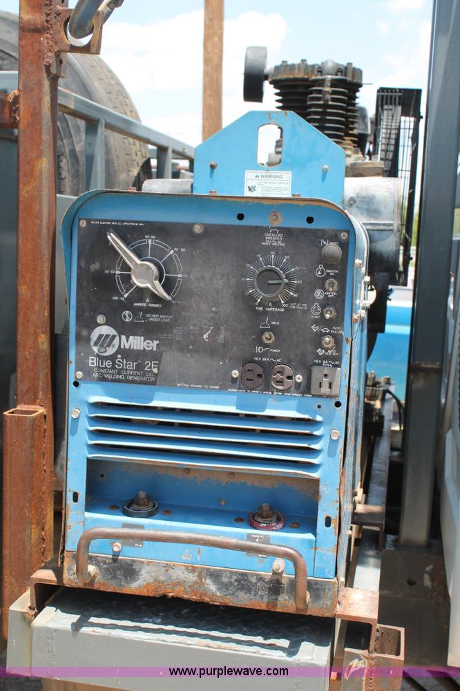 image for item G5737 2003 International DuraStar 4300 service truck