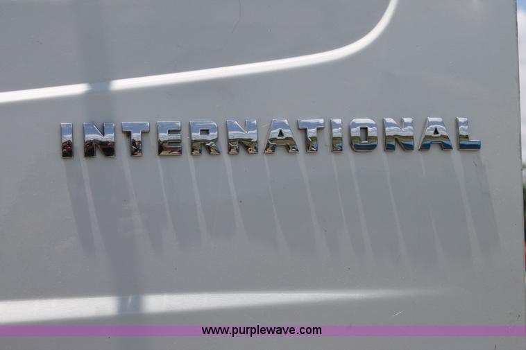 image for item G5737 2003 International DuraStar 4300 service truck