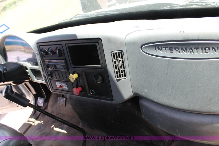 image for item G5737 2003 International DuraStar 4300 service truck