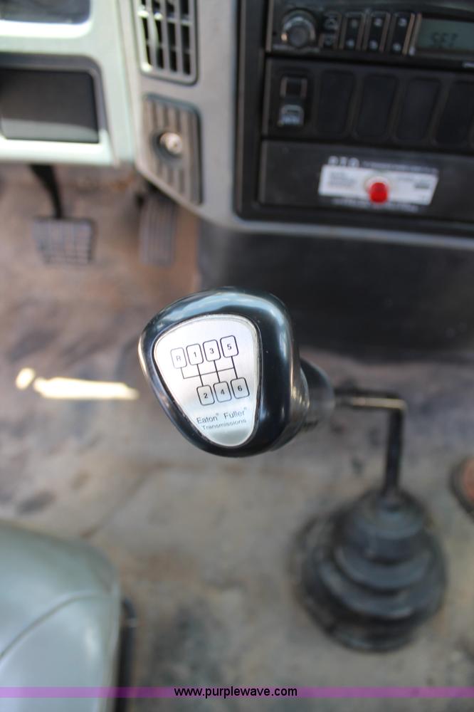 image for item G5737 2003 International DuraStar 4300 service truck