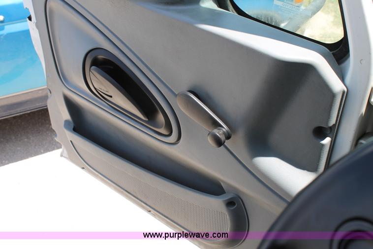 image for item G5737 2003 International DuraStar 4300 service truck