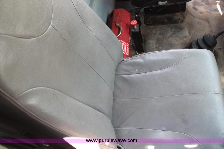 image for item G5737 2003 International DuraStar 4300 service truck