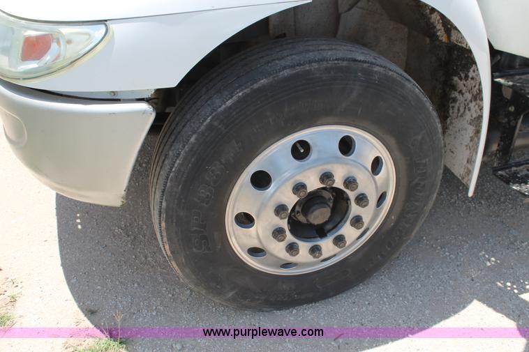 image for item G5737 2003 International DuraStar 4300 service truck