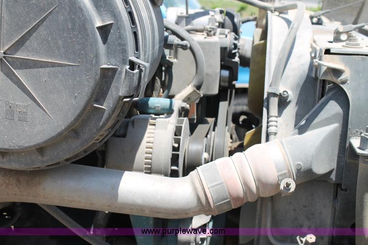 image for item G5737 2003 International DuraStar 4300 service truck