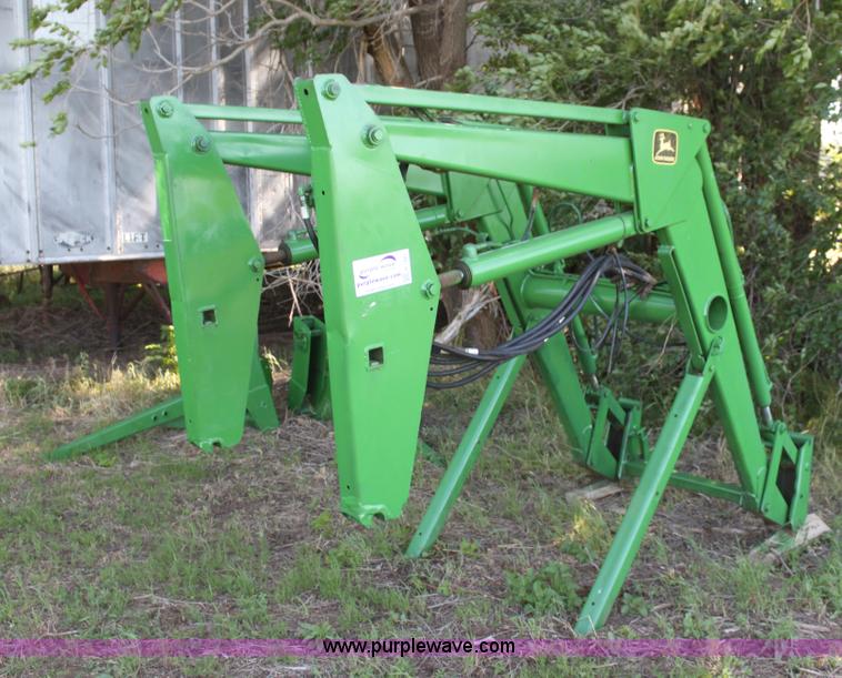 image for item H7481 John Deere 260 loader