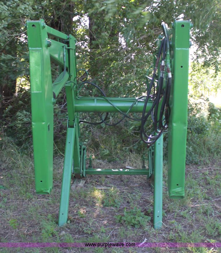 image for item H7481 John Deere 260 loader