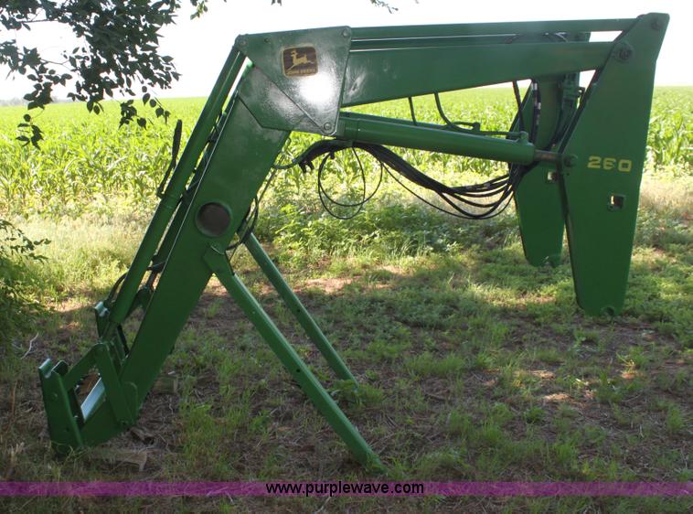 image for item H7481 John Deere 260 loader