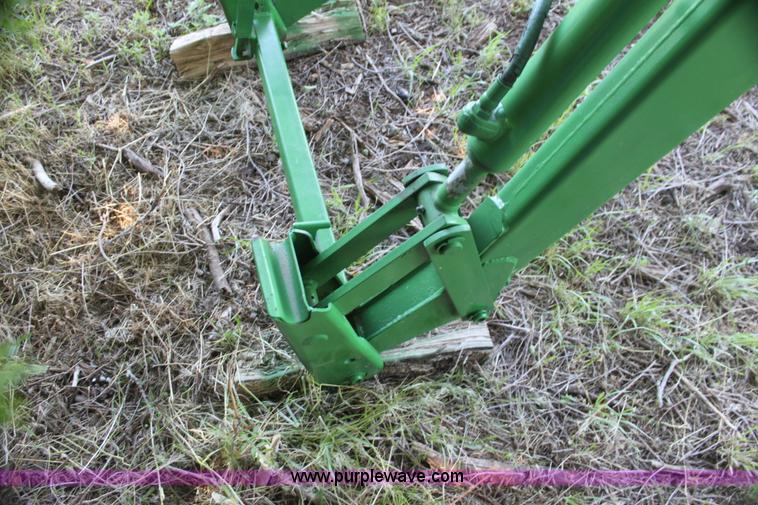 image for item H7481 John Deere 260 loader