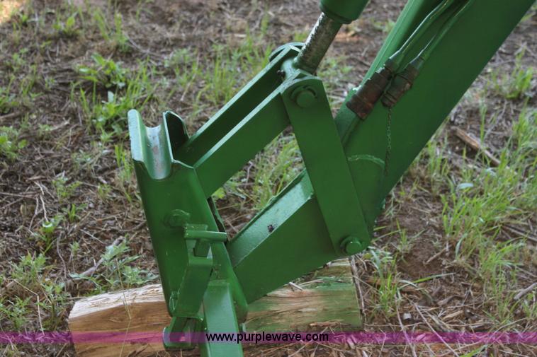 image for item H7481 John Deere 260 loader