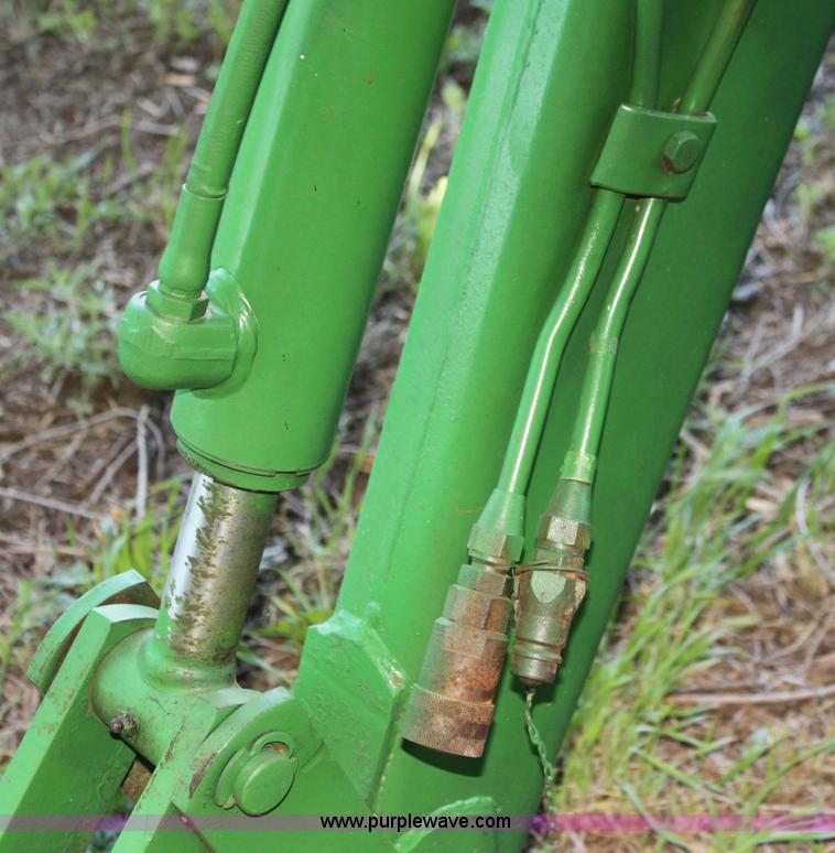 image for item H7481 John Deere 260 loader
