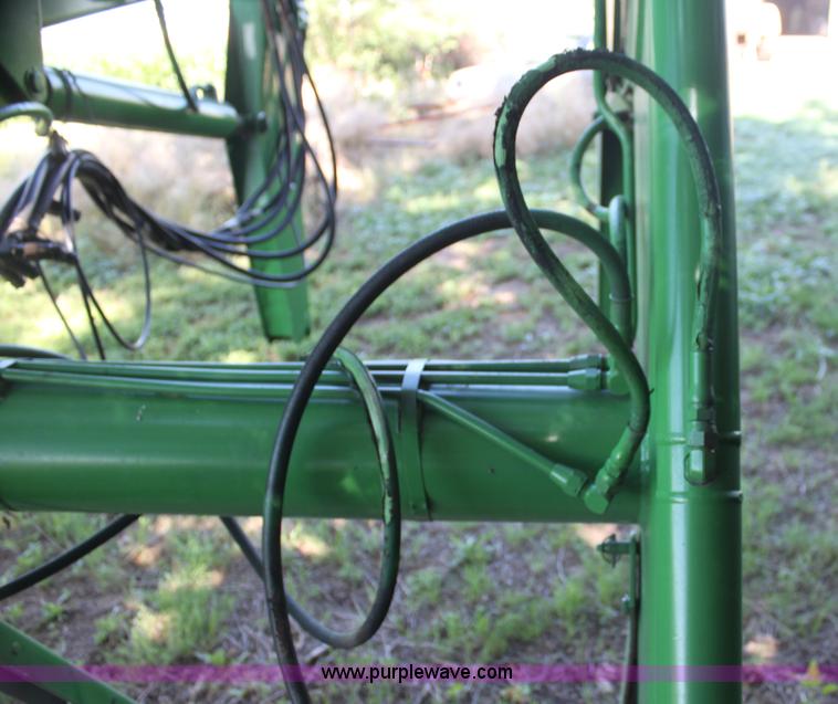 image for item H7481 John Deere 260 loader
