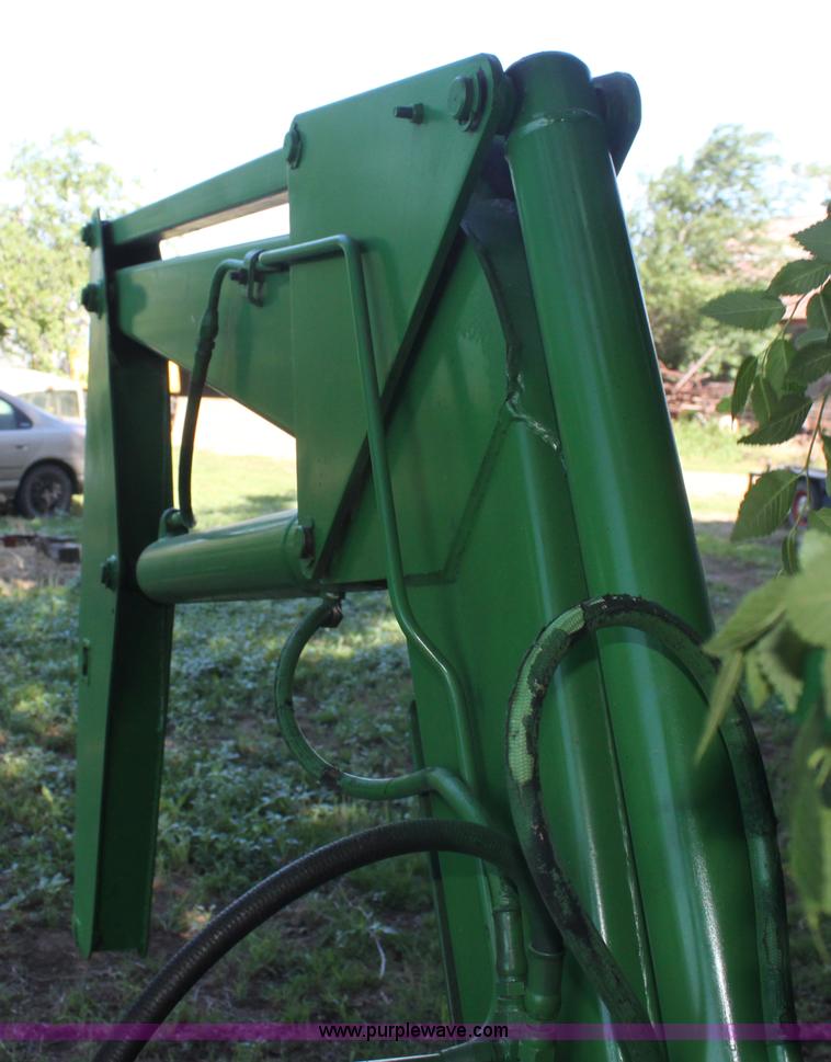 image for item H7481 John Deere 260 loader