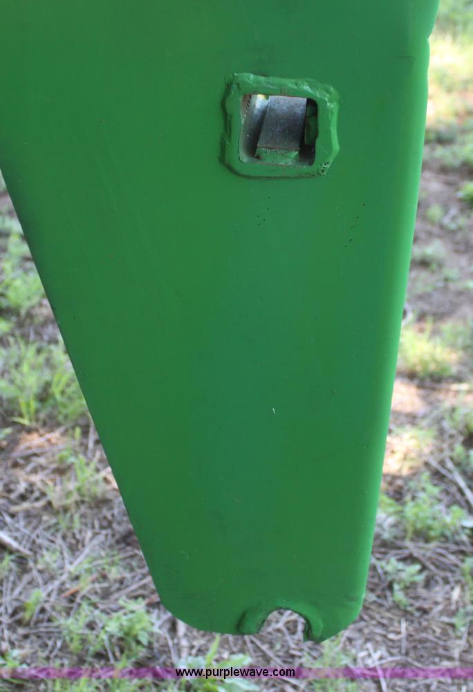 image for item H7481 John Deere 260 loader