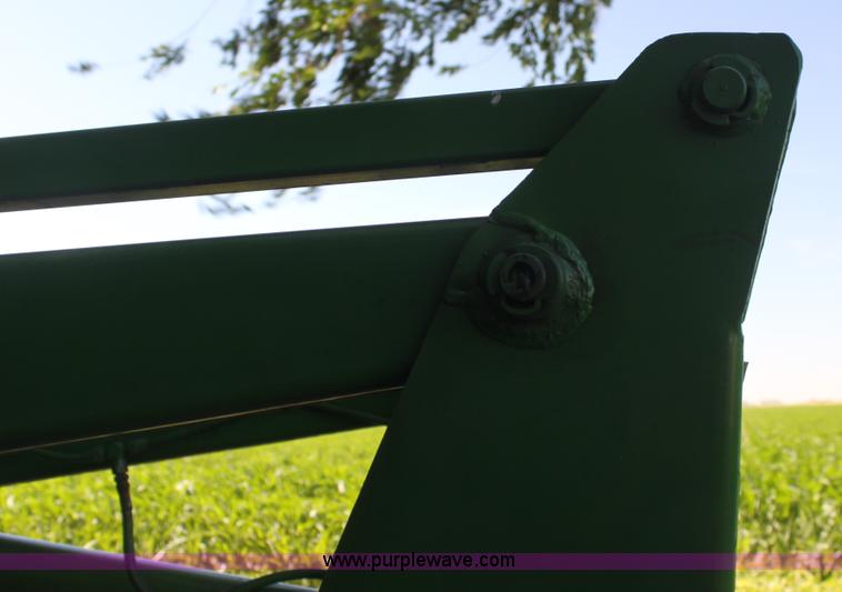 image for item H7481 John Deere 260 loader
