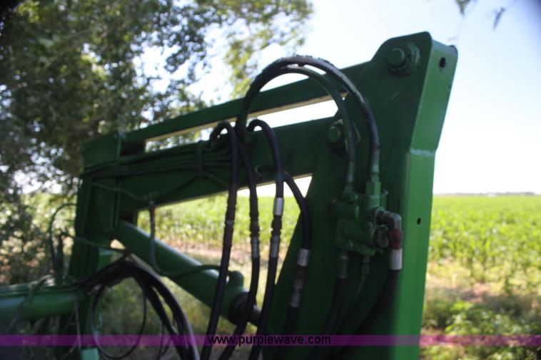 image for item H7481 John Deere 260 loader
