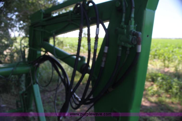 image for item H7481 John Deere 260 loader