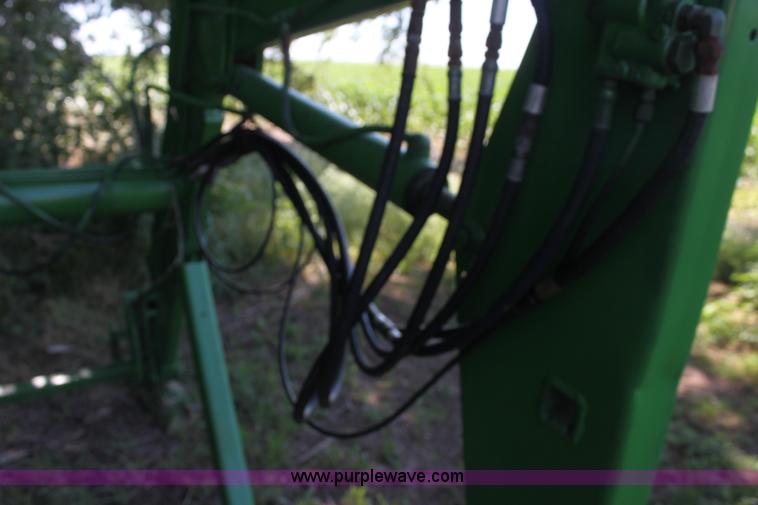 image for item H7481 John Deere 260 loader