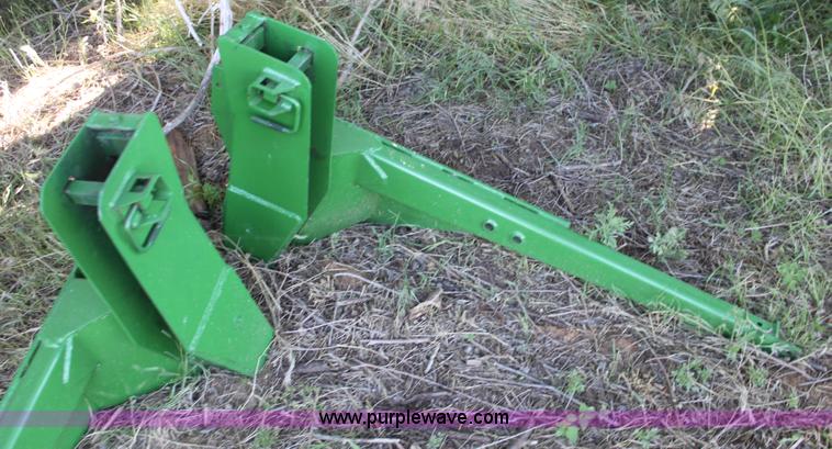 image for item H7481 John Deere 260 loader