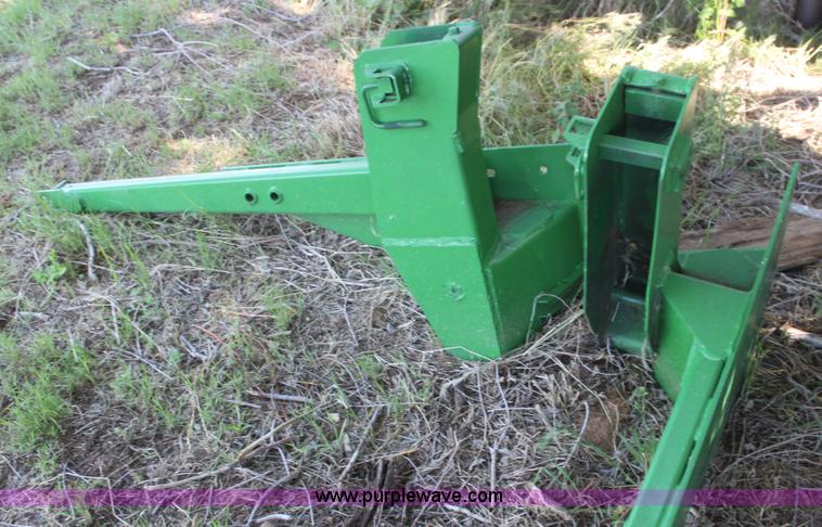 image for item H7481 John Deere 260 loader