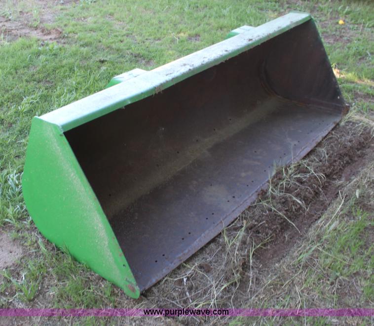 image for item H7481 John Deere 260 loader