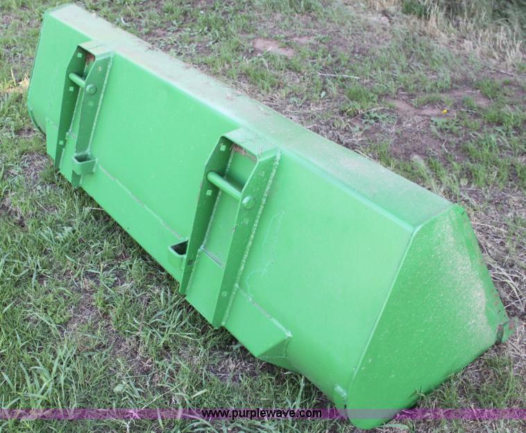 image for item H7481 John Deere 260 loader
