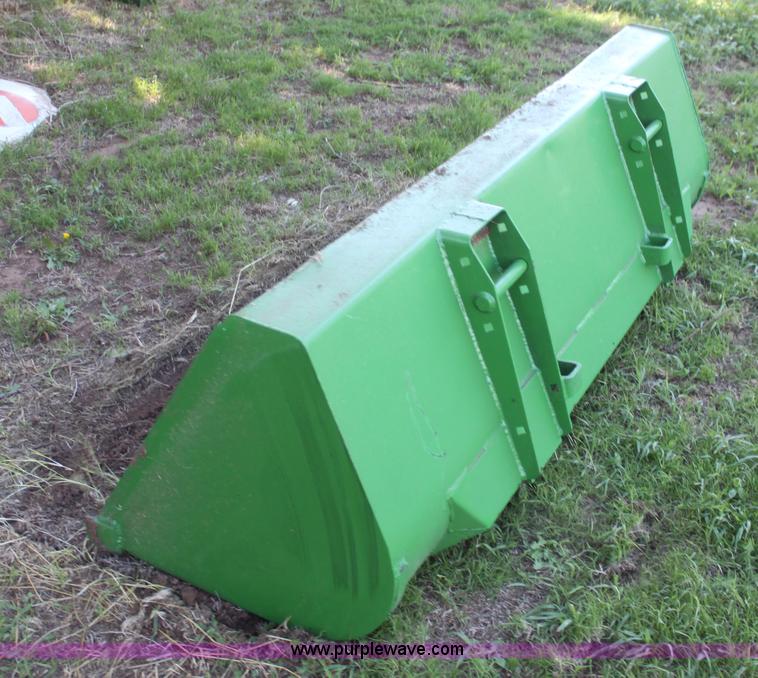 image for item H7481 John Deere 260 loader