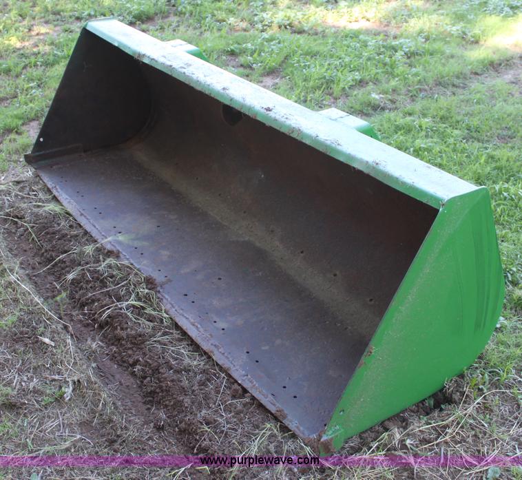 image for item H7481 John Deere 260 loader