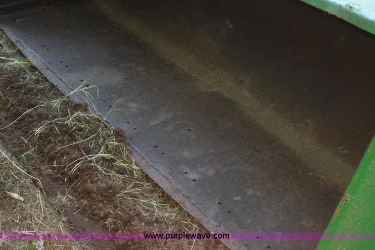 image for item H7481 John Deere 260 loader