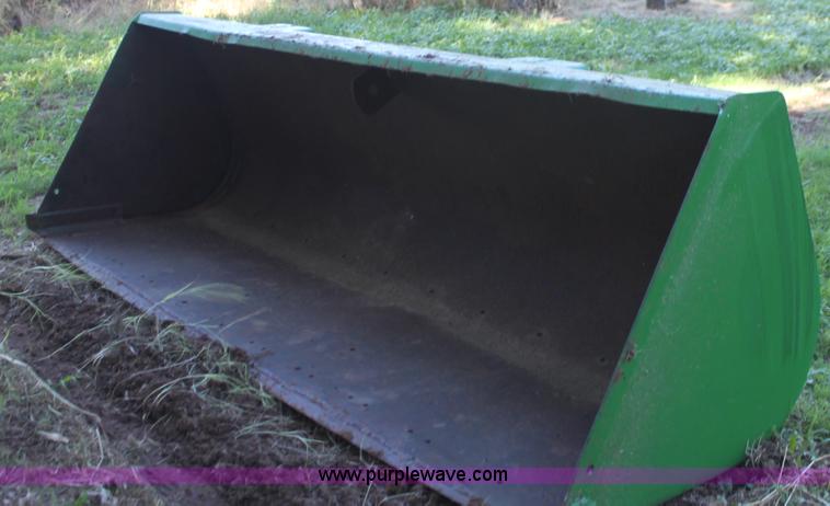 image for item H7481 John Deere 260 loader