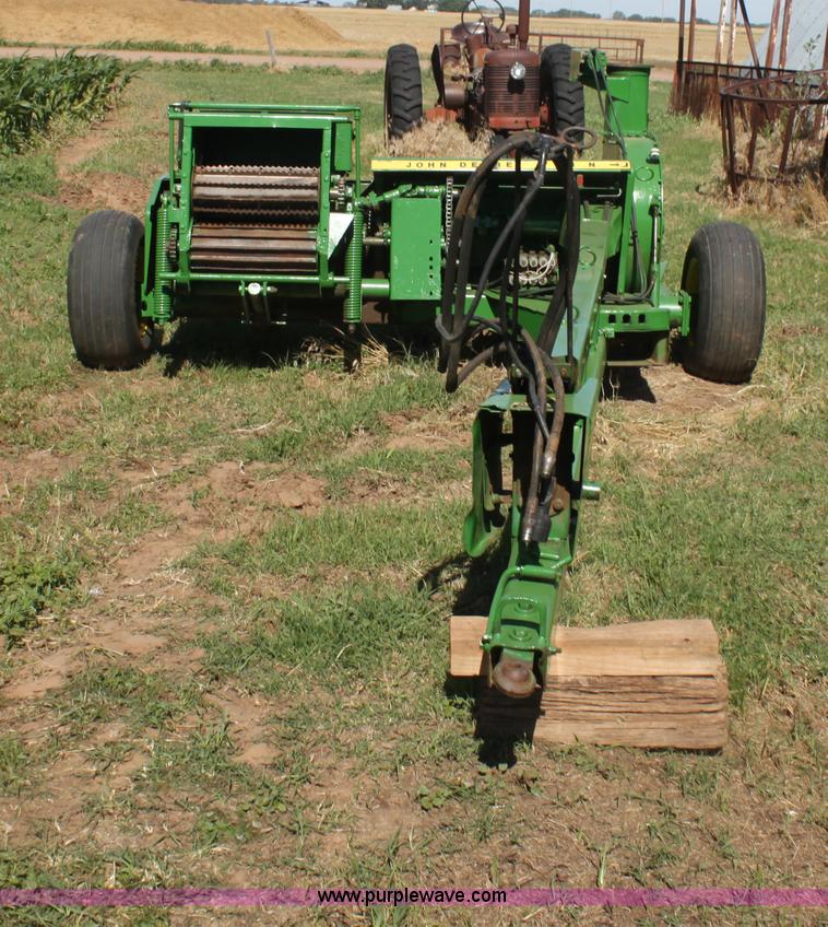 image for item H7483 John Deere 3960 silage cutter