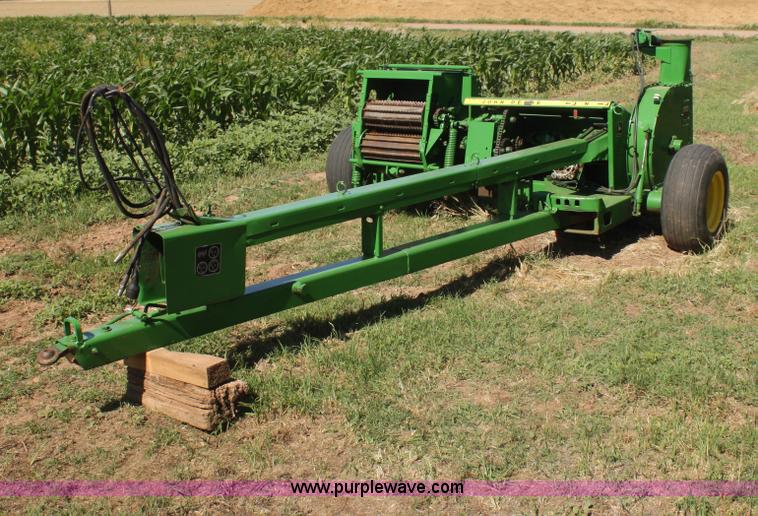 image for item H7483 John Deere 3960 silage cutter