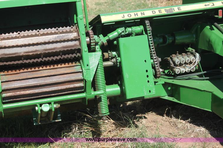 image for item H7483 John Deere 3960 silage cutter