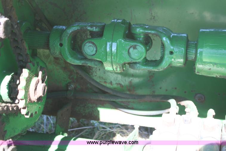 image for item H7483 John Deere 3960 silage cutter