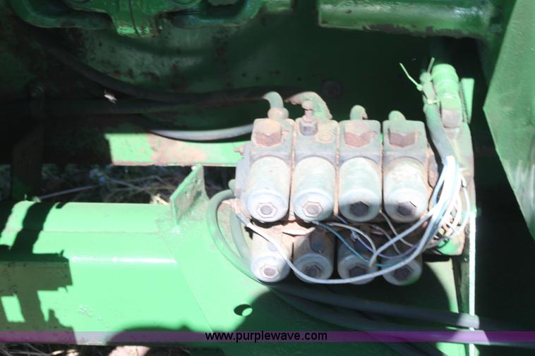 image for item H7483 John Deere 3960 silage cutter