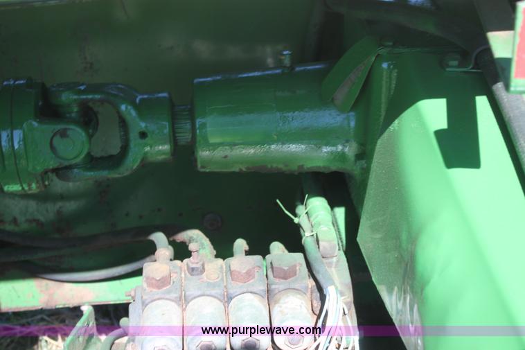 image for item H7483 John Deere 3960 silage cutter