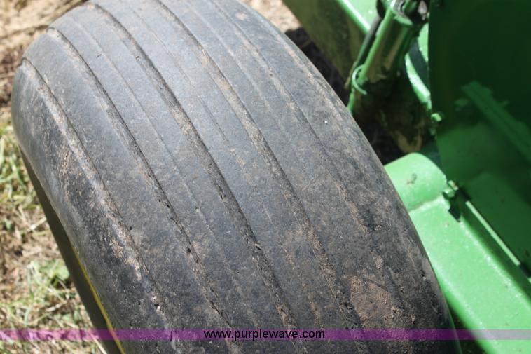 image for item H7483 John Deere 3960 silage cutter