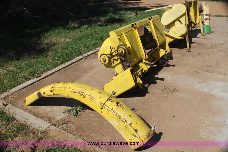 image for item H7483 John Deere 3960 silage cutter