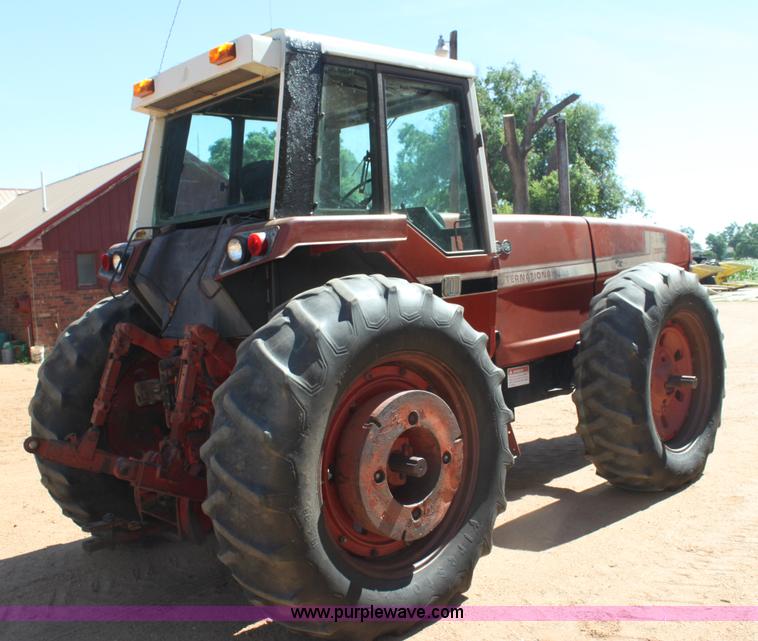 image for item H7484 1981 International 3388 2+2 4WD tractor