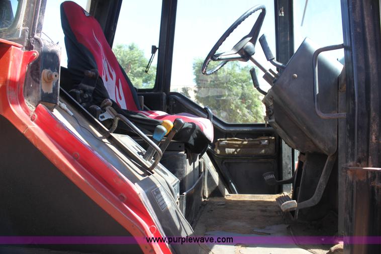 image for item H7484 1981 International 3388 2+2 4WD tractor